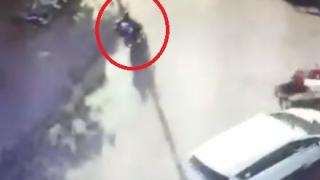 Смразяващо ВИДЕО показва как "черна вдовица" се взривява в църква в Индонезия 