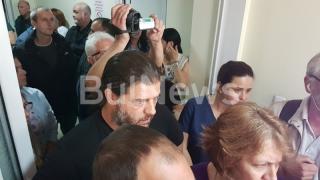 В Дивия Северозапад: Лекари целиха зам.-министърка с яйца (СНИМКИ)