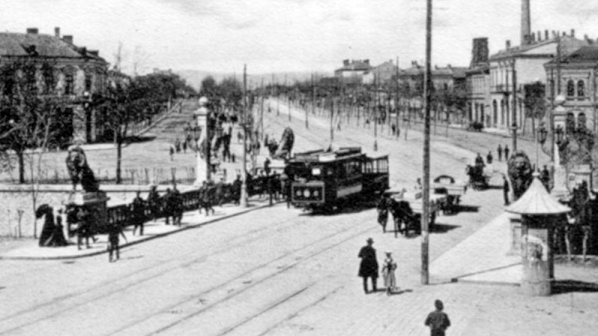 Лъвов мост e част от замислен паметник на четирима книжари