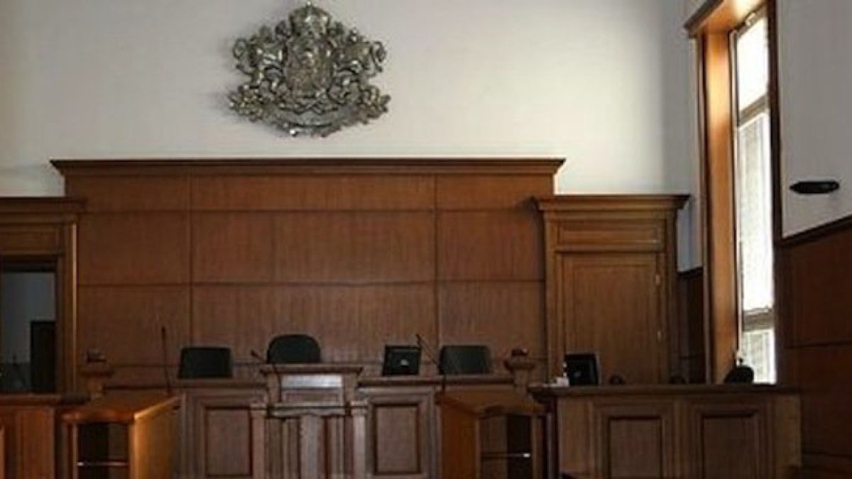 Домашен арест за един от обирджиите на банкомата в Сапарева баня