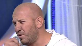 Няма да повярвате какво направиха Рачков и Зуека! Динко нахлу на сцената на Капките със свински опашки в ръка и...  (СНИМКИ)