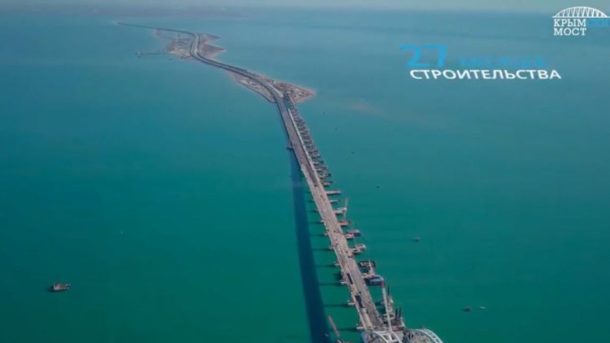 Откриват най-дългия мост в Русия, който води към Крим, с половин година по-рано (ВИДЕО)