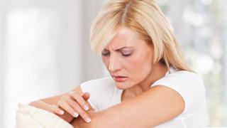 10 хитри начина да избелете естествено тъмните лакти и колена