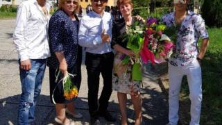 Милко Калайджиев готви близнаците си за бал, чудна СНИМКА показва семейната идилия