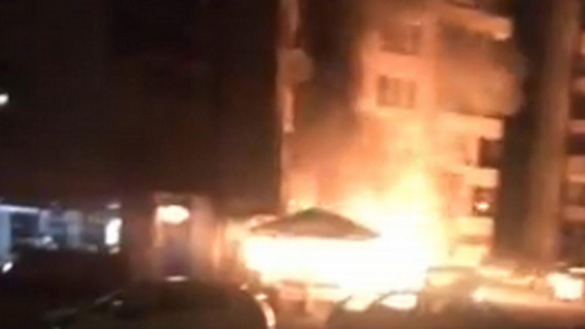 Среднощен огнен ад в Бургас (СНИМКИ/ВИДЕО)
