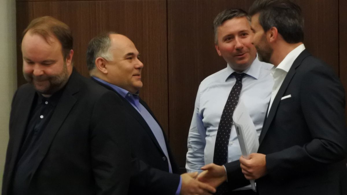 Прокопиев и сие мамят с имената на Доналд Туск и Румен Радев - двамата си нямат хал хабер (СНИМКИ)