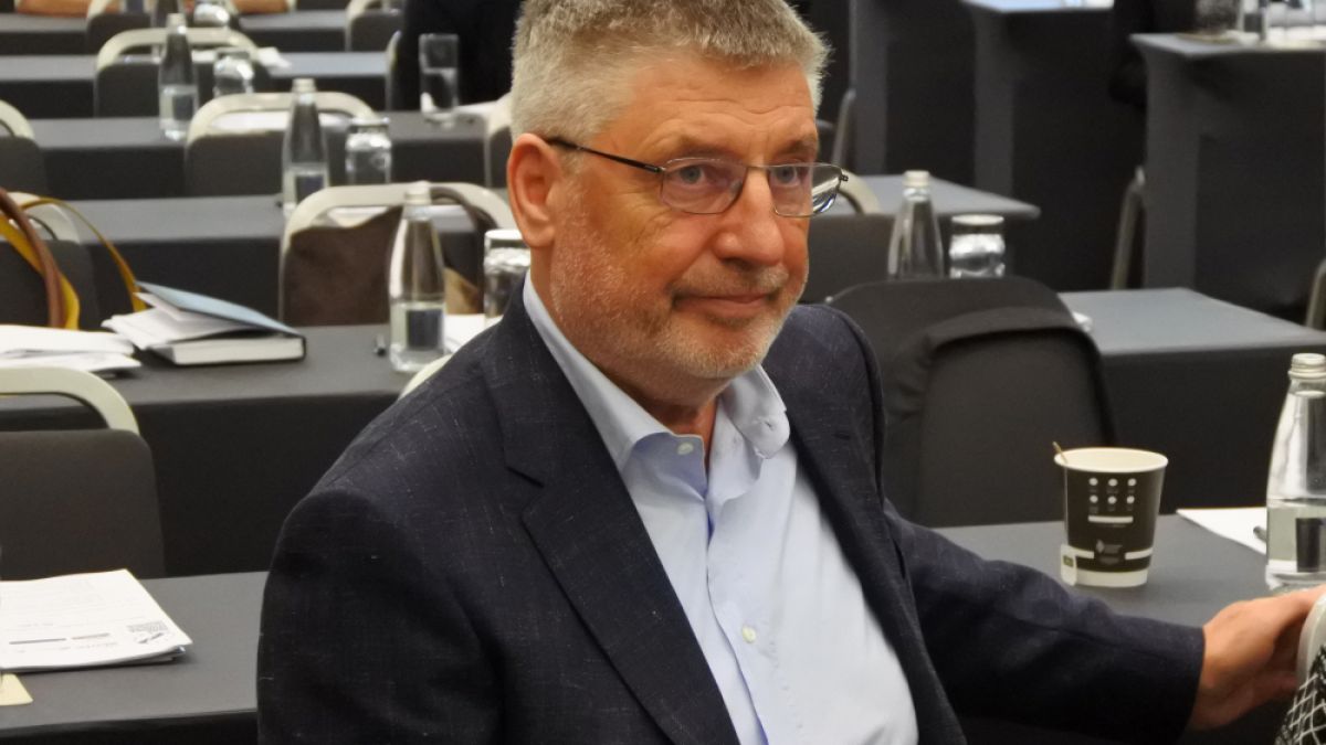 Сашо Дончев в акция „мастит бизнесмен си търси нова партия“