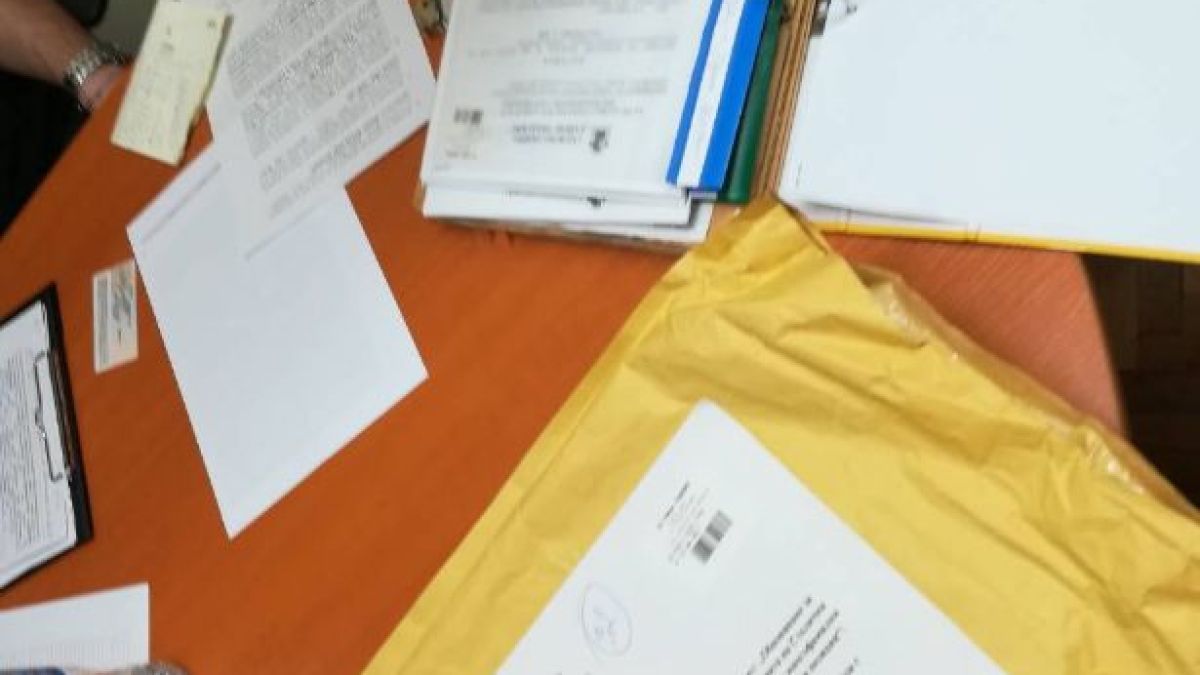 Ето какво намериха спецченгетата в колата на обвинената в корупция шефка в район "Подуяне" (СНИМКИ)