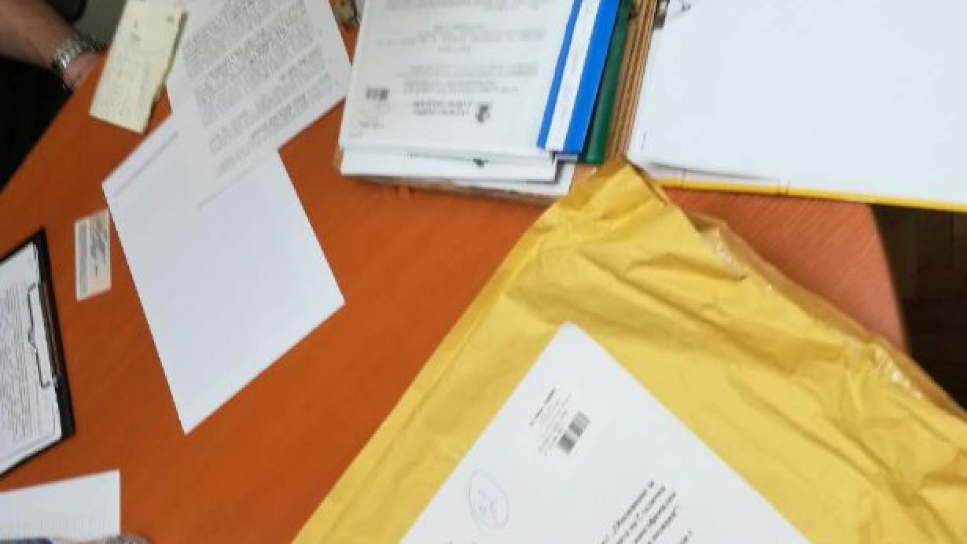 Ето какво намериха спецченгетата в колата на обвинената в корупция шефка в район "Подуяне" (СНИМКИ)