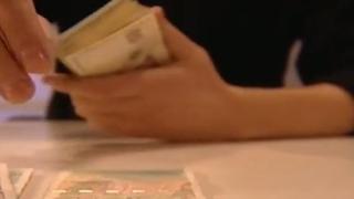 Лъсна фирмата, броила 15 бона на юрисконсултката на "Подуяне"