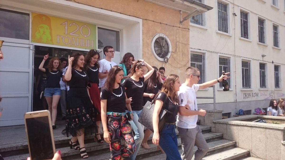 Каузата #steniskanabala 2018 обедини досега 2382-ма абитуриенти от 47 училища в цялата страна и продължава в пълен ход