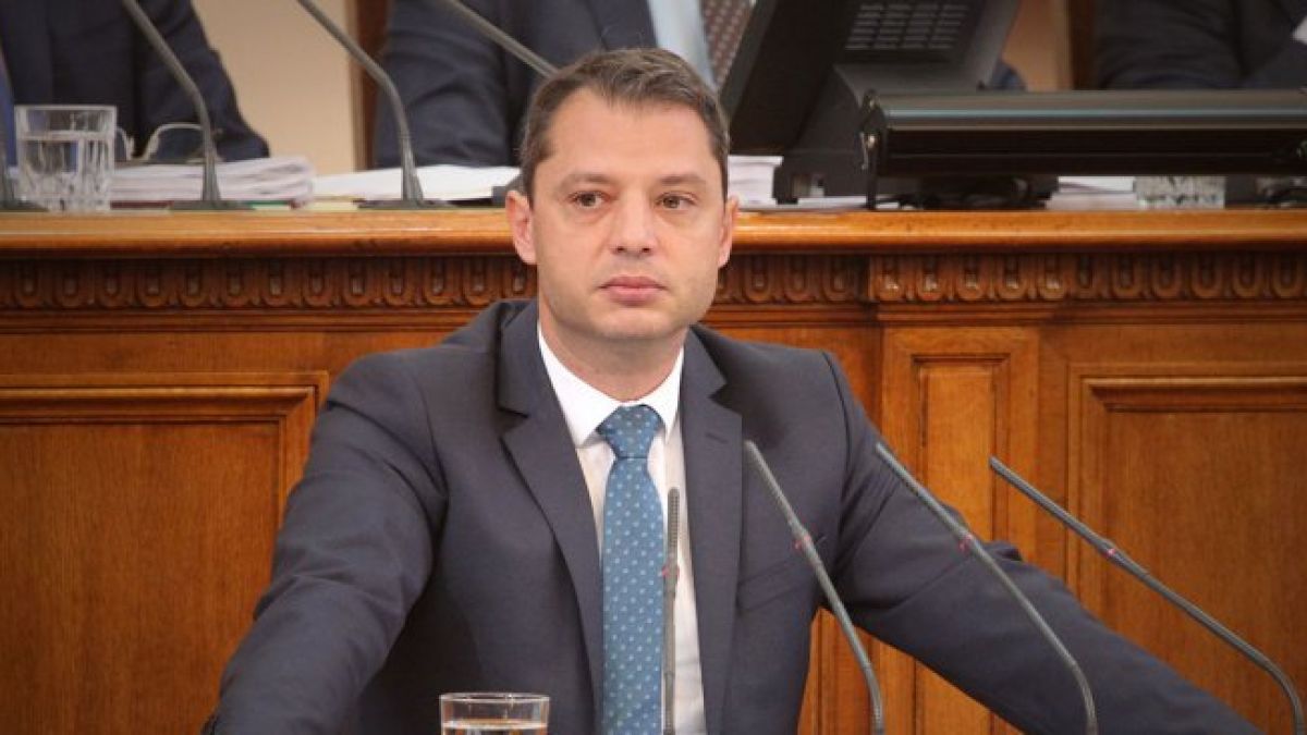 Делян Добрев с тежък упрек към комисията за ЧЕЗ 