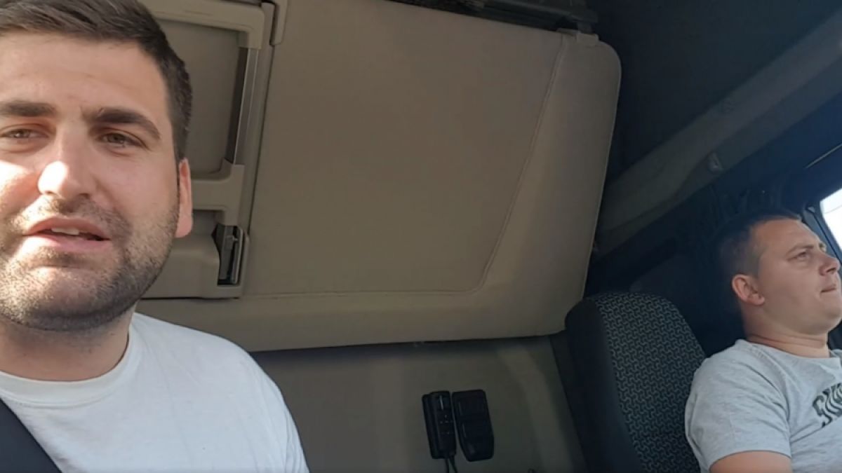 ВИДЕО и СНИМКИ показаха какво откри БГ евродепутатът Новаков, когато се качи на ТИР от Брюксел до София