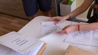 Последна проверка на камерите и класните стаи преди матурите