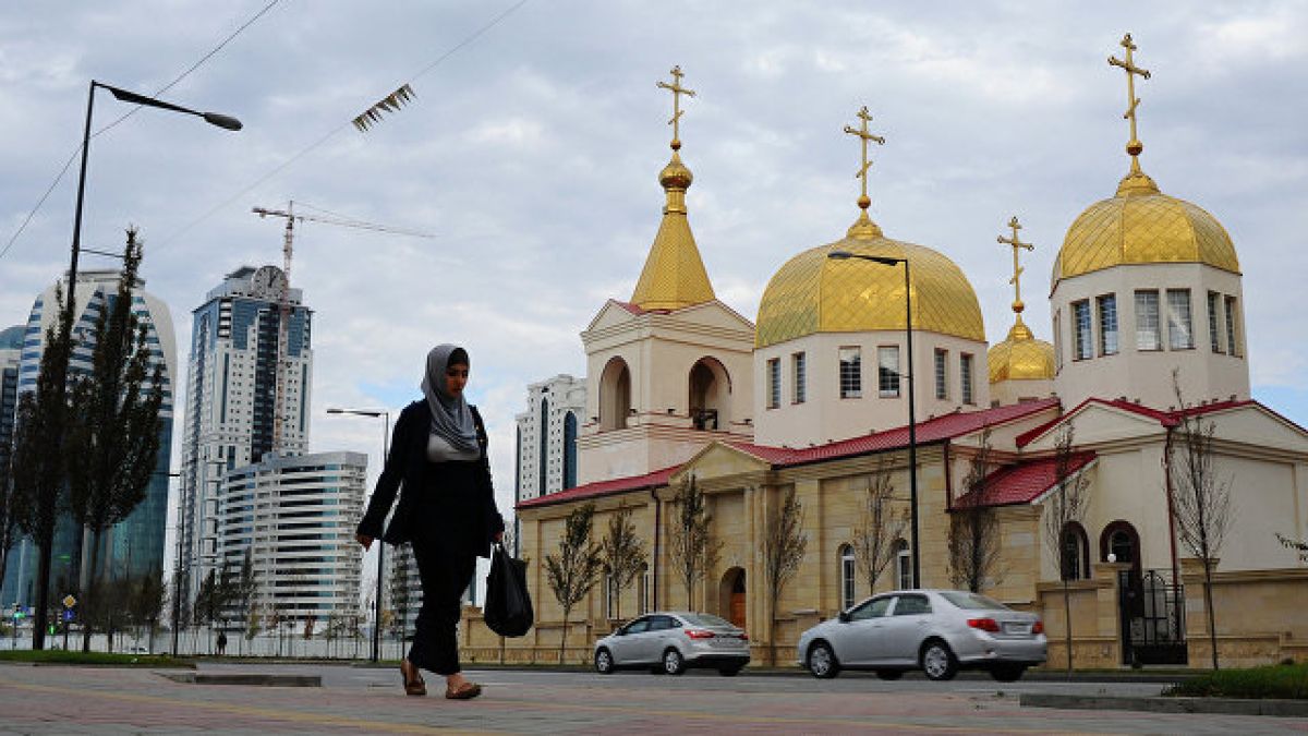 Шестима души загинаха при нападение на църква в Грозни 