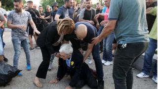 Кметът на Солун Бутарис яде бой на мероприятие, охраната му едва го спаси (ВИДЕО)