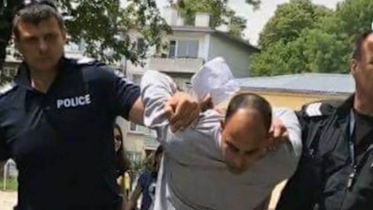 Педофилът Асенов карал хляб в още 15 училища, призинал за гнусната гавра с убийствено хладнокръвие 