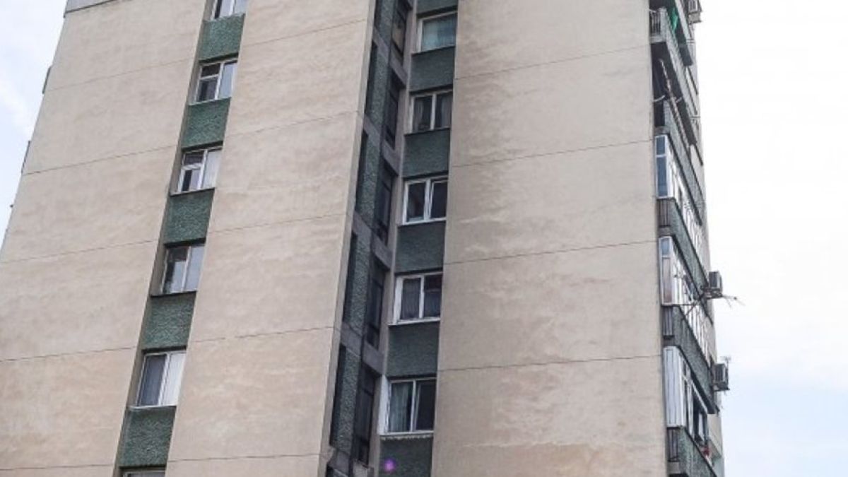 Пожарникари носиха на ръце жена до 11-ия етаж в Пловдив, причината е изключително нелепа 