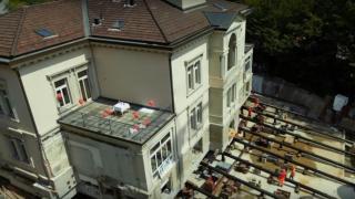 ЗРЕЛИЩНО ВИДЕО показва как преместват вила в Швейцария!