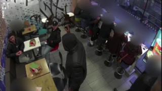 Бандити убиха жестоко тийнейджър и след това го отпразнуваха в "Макдоналдс" (ВИДЕО)