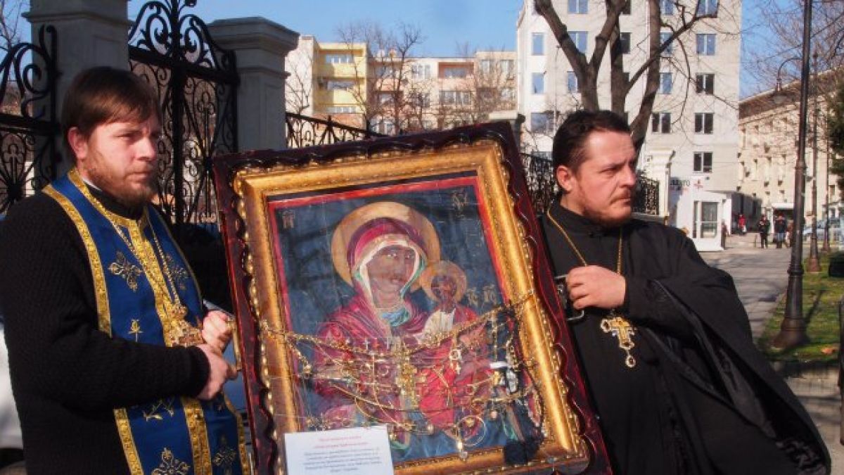 Хиляди чакат чудо във Видин