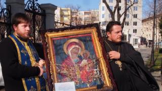 Хиляди чакат чудо във Видин
