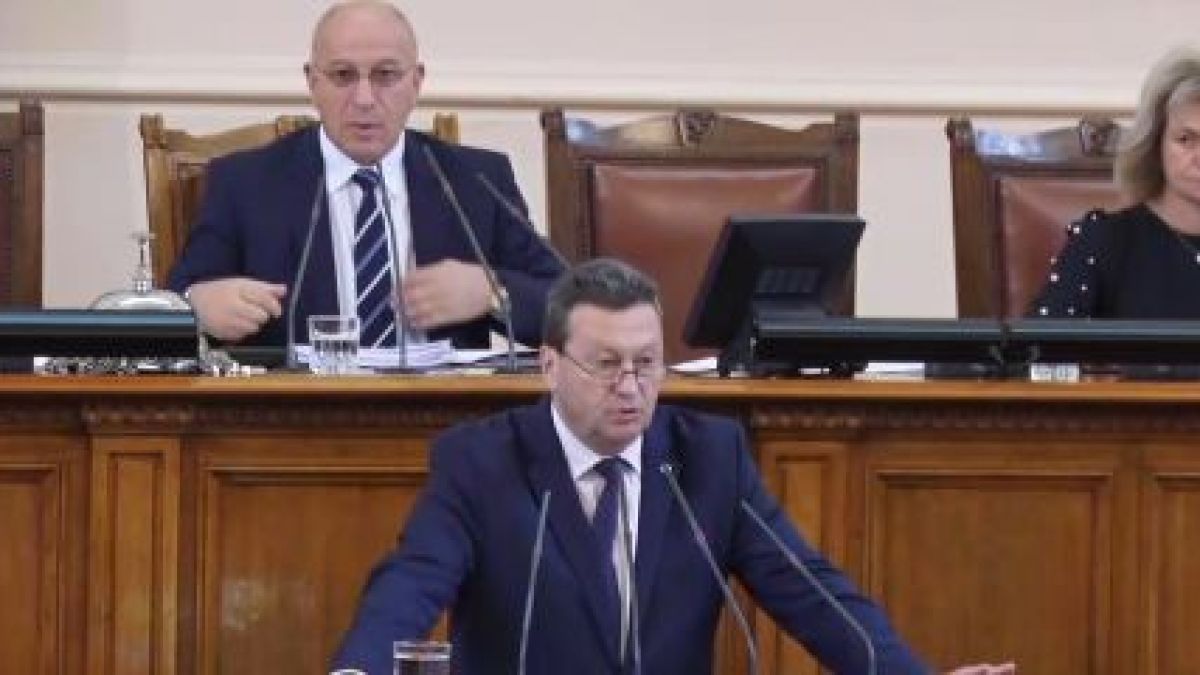 Тома Биков и Таско Ерменков в свирепа схватка в парламента! Ще подаде ли оставка червеният депутат?