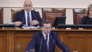 Тома Биков и Таско Ерменков в свирепа схватка в парламента! Ще подаде ли оставка червеният депутат?
