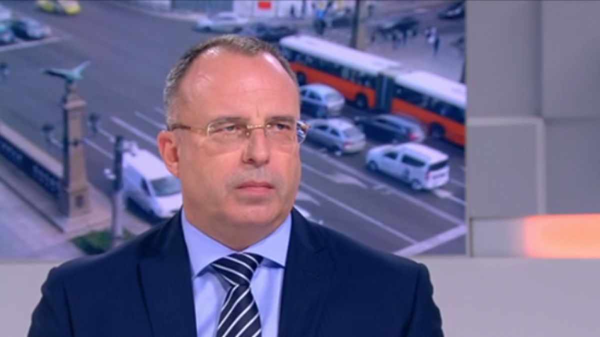 Близо 50% от ракетите против градушки вече са изстреляни, заяви Порожанов 