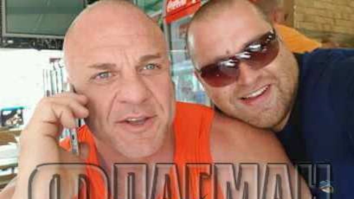 Мутри от ъндърграунда спретнаха  невиждан екшън на Слънчака! Пред култовия стриптийз клуб на Димо Флорината се... (СНИМКИ)