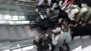 Посетителите на търговски център чуха ужасяващи викове за помощ и след това се случи нещо удивително (ВИДЕО)