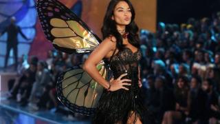 СНИМКИ показаха какви ги свърши ангел на Victoria's Secret на плаж на Бахамите