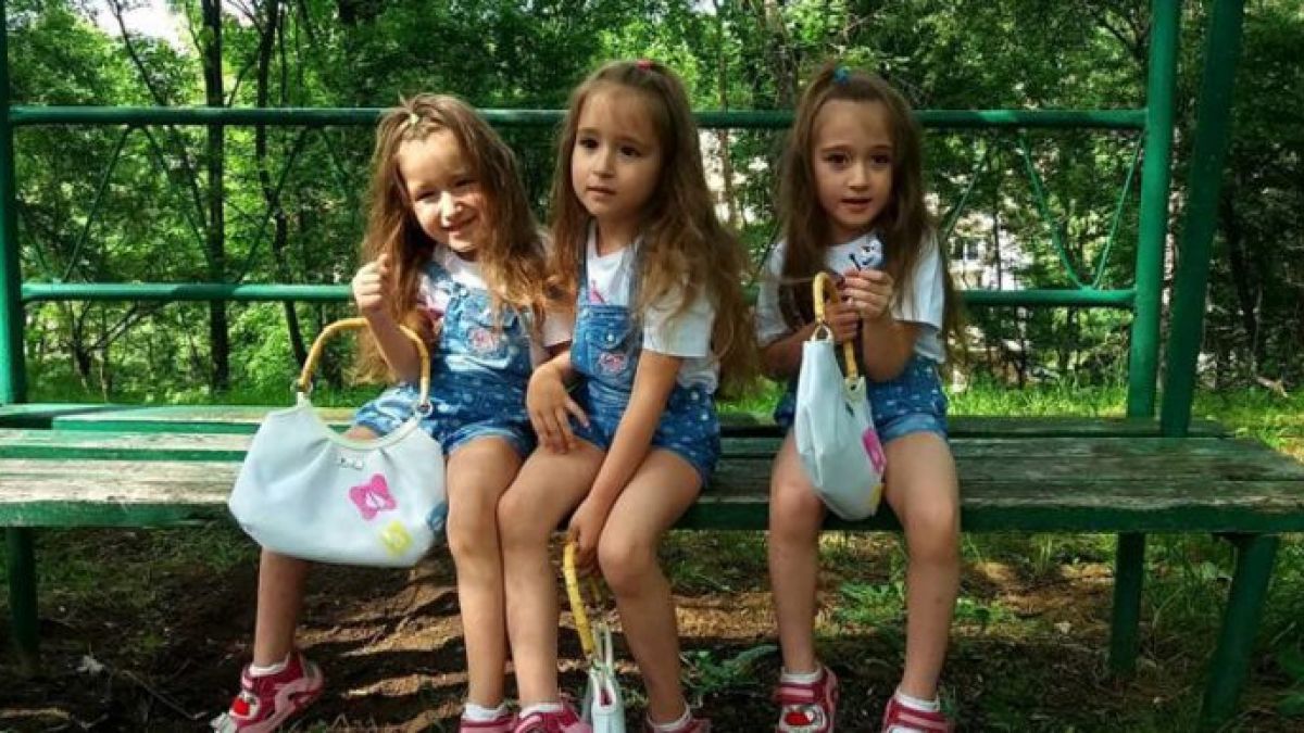 Тези две 6-годишни близначки се борят геройски със страданието – да им помогнем! 