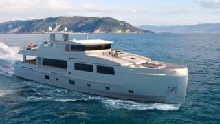 Супер луксозна яхта акостира на Морска гара-Варна