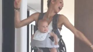 Секс символът Ана Курникова показа уникално ВИДЕО