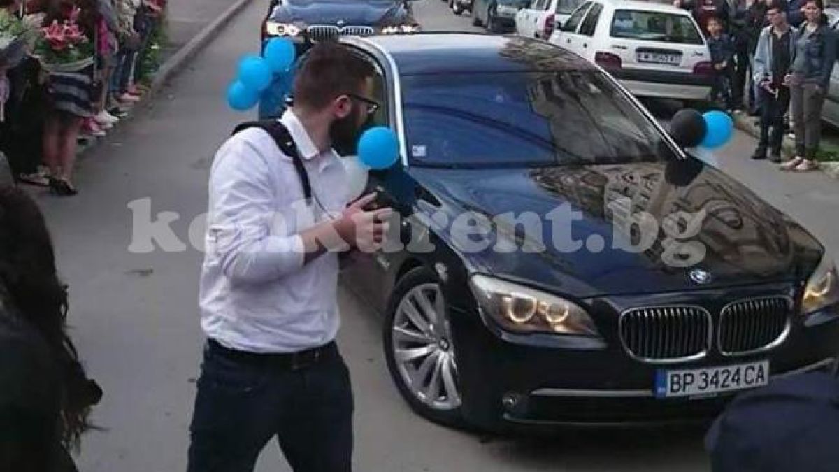 Дани от Враца публикува СНИМКА на БМВ-то си, за да покаже колко голямо сърце има