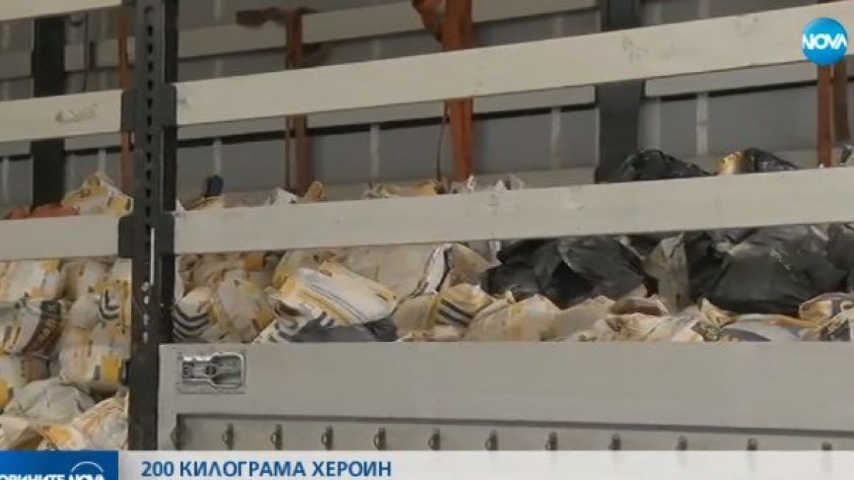 Граничарското куче Ричи е героят, изловил наркотика за над 12 милиона лева! Първи СНИМКИ на дрогата от „Капитан Андреево“ (ВИДЕО)