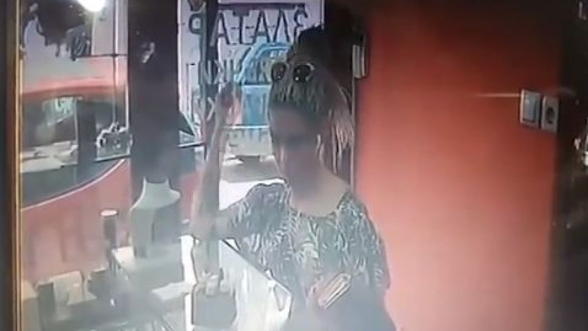 Помните ли крадлата, която задигна бижу от златарско ателие в София? Няма да повярвате какво направи, след като се видя по телевизора