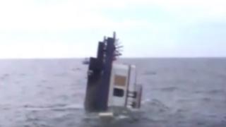 Тъжна гледка: Потъна корабът Оливър Кромуел в Уелс (ВИДЕО)
