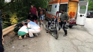 Тежка катастрофа с моторист към Леденика, полицията затвори пътя към мотосъбора в Балкана (СНИМКИ)