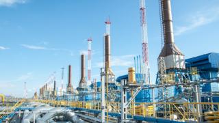 Страните от ОПЕК и Русия се договарят да увеличат добива на петрол