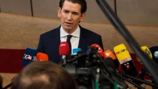 Австрийският канцлер безкомпромисен: Имигрантите да се спират още в Африка 