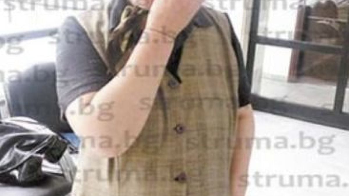 Наглият Тайфи, затрил шестима с отровната си ракия, се изгаври с почернена майка пред очите на всички