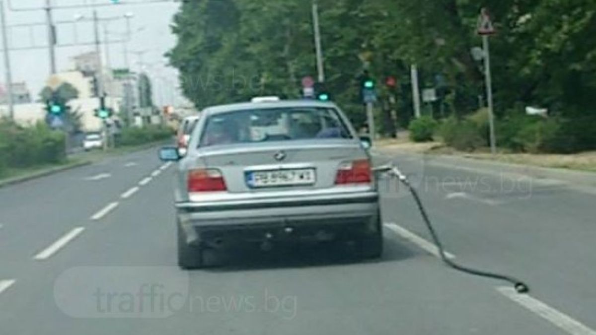 Да скъсаш... маркуча! Пловдивчанин стана за смях, след като направи това на бензиностанция (СНИМКА/ВИДЕО)