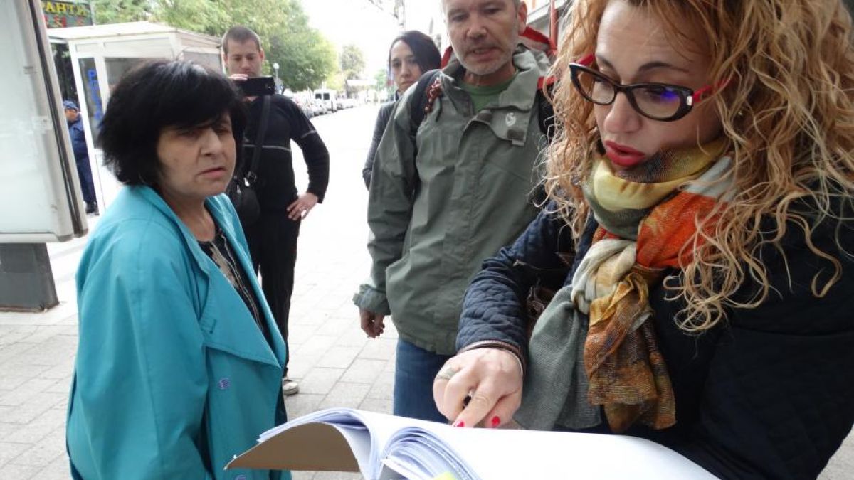 Съседи луднаха от Маргарита, която приютява в дома си всяка жива твар, която види на улицата
