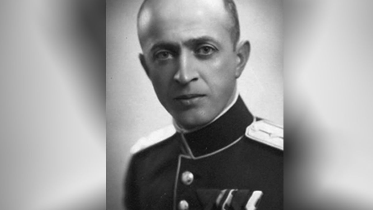 Крум Лекарски - един живот  в бяло и черно