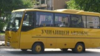 Извънредно: Нов кошмар на пътя – училищен автобус катастрофира, 10 деца в болница