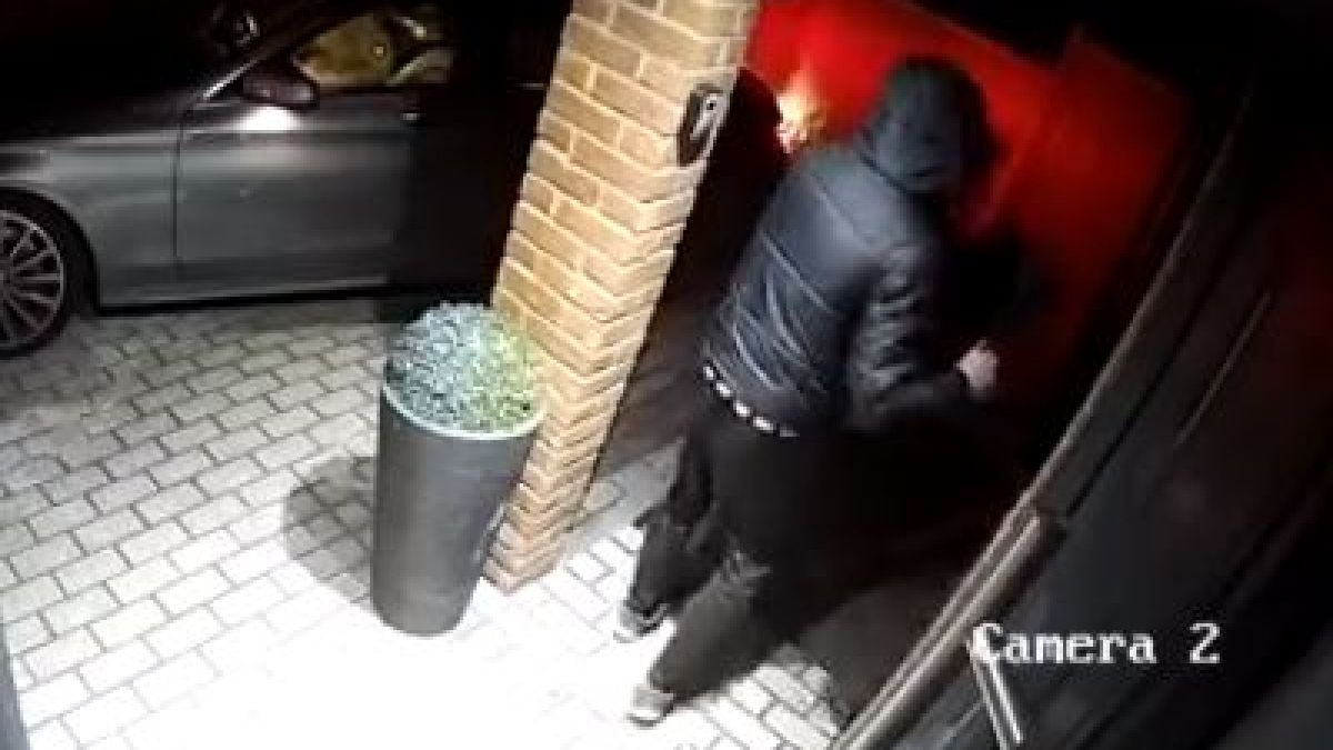 Светкавично! Уловиха на ВИДЕО как се краде кола за 23 секунди