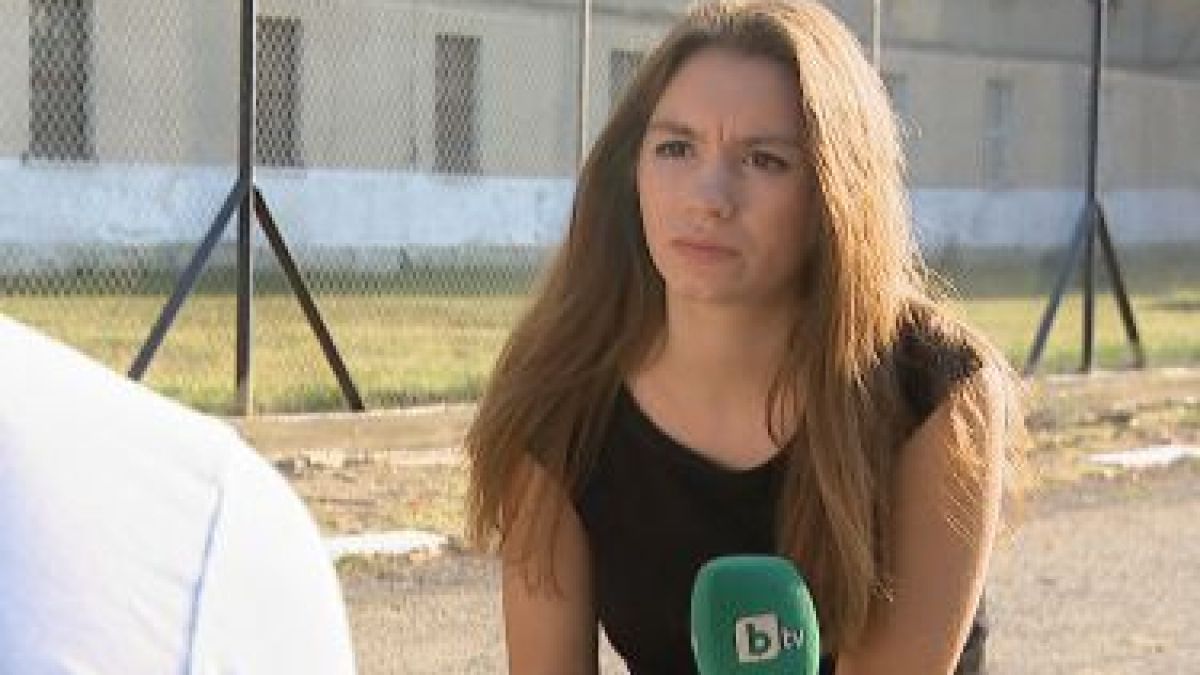 Секси репортерката на bTV Ирена взе стажантката Румяна и заедно спретнаха страшен експеримент (СНИМКИ)