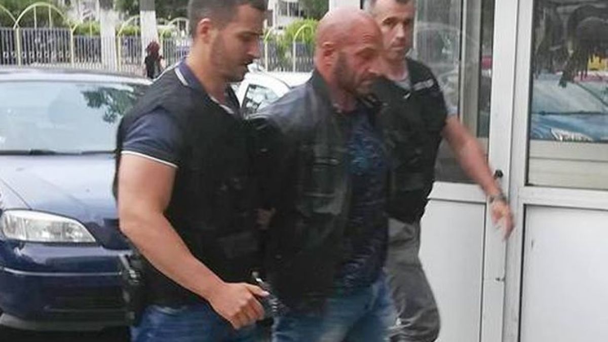 Оковали Диян Боксьора в Камено, ескортират го към...  (СНИМКА)
